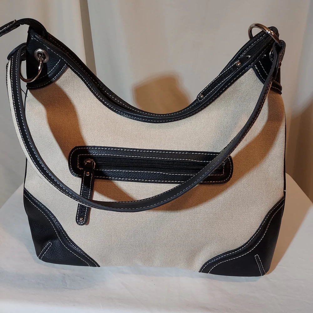 Stone Mountain Accessories Black and Cream Canvas Hobo Bag